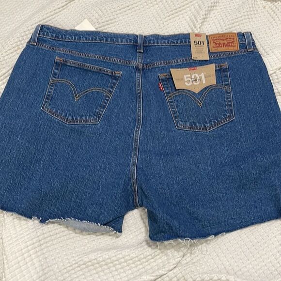 NWT- Levi’s - 20W. 501 Short - Picture 2 of 5